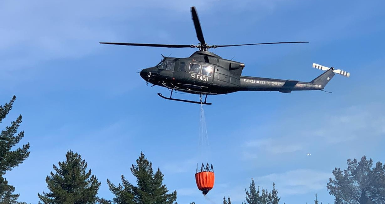 Un Bell De La Fach Y Aeronaves Combaten Un Incendio En Valpara So