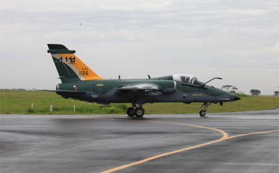 Embraer realiza el primer vuelo del A 1M y entrega las últimas unidades