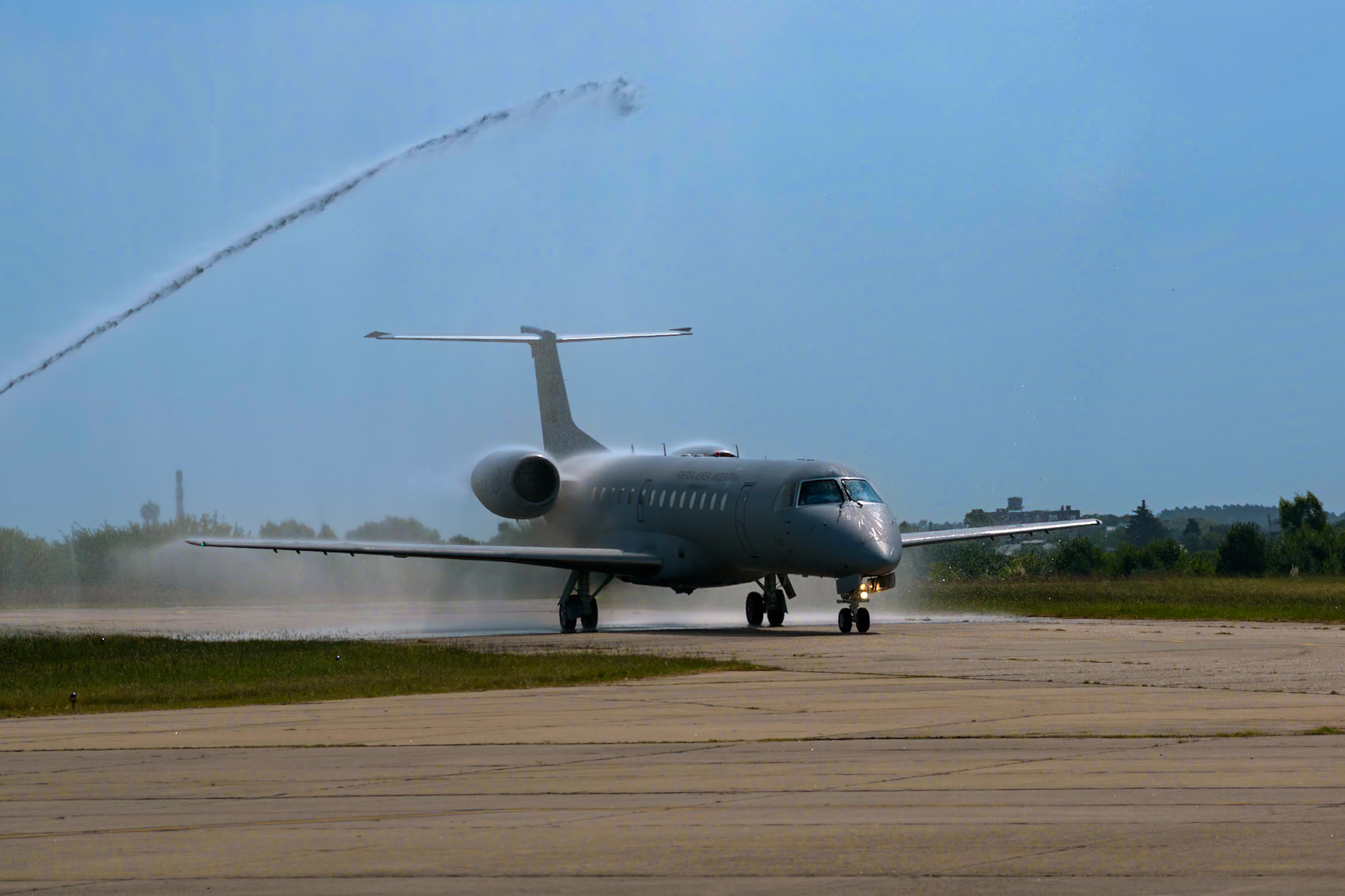 Argentina recibe su primer avión Embraer ERJ 140 LR