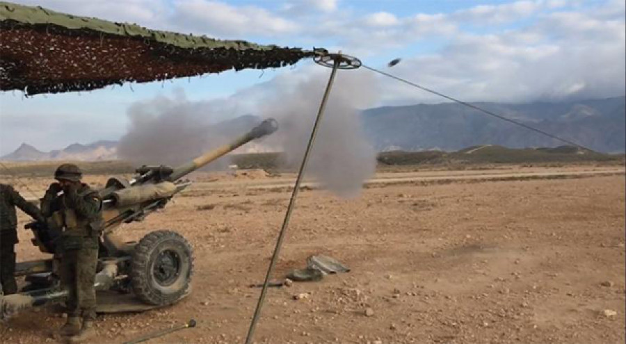 Disparo con obus Light Gun durante un ejercicio. Foto: Ejército de Tierra Brileg