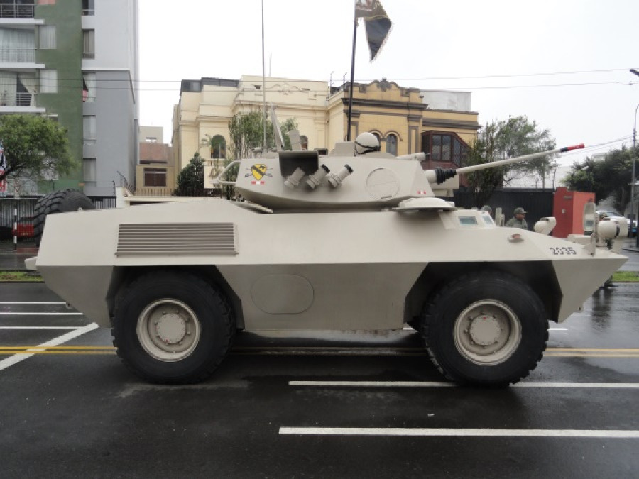 Vehículo blindado Fiat OTO Tipo 6616 del Ejército del Perú en la Parada Militar 2011. Foto: Peter Watson