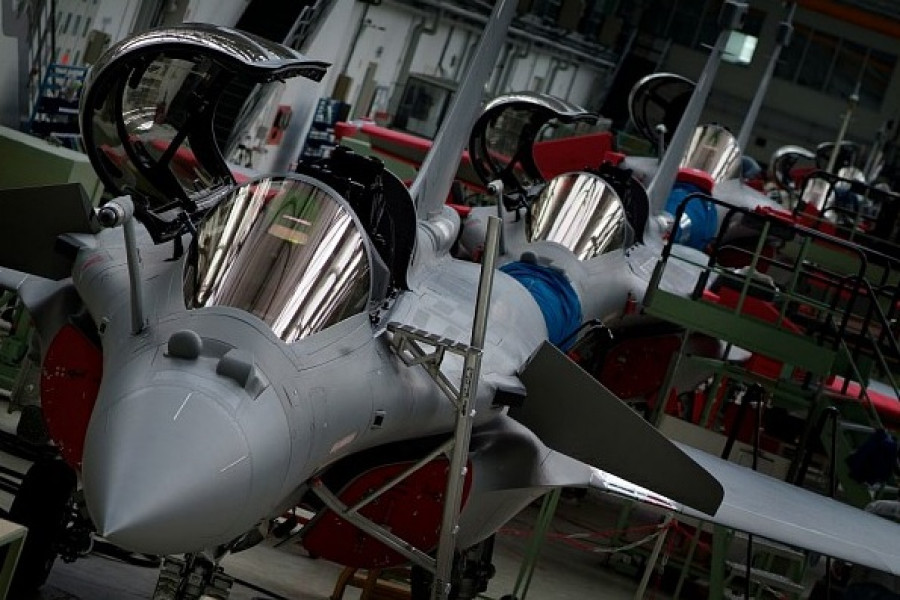 Línea de montaje de aviones de combate Rafale. Foto: Dassault Aviation