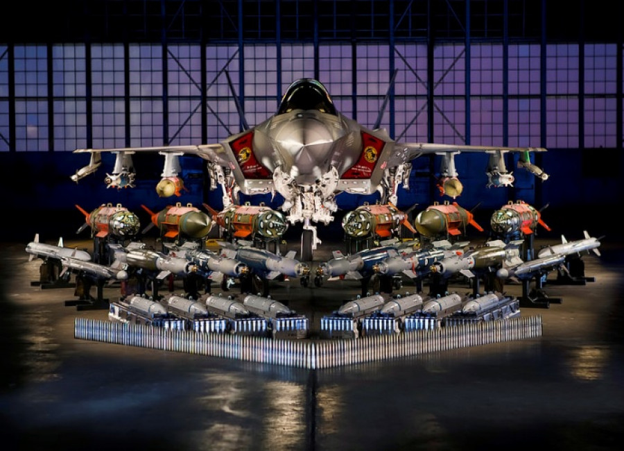 Avión de combate de quinta generación F-35 con distintas posibilidades para armarse. Foto: Lockheed Martin