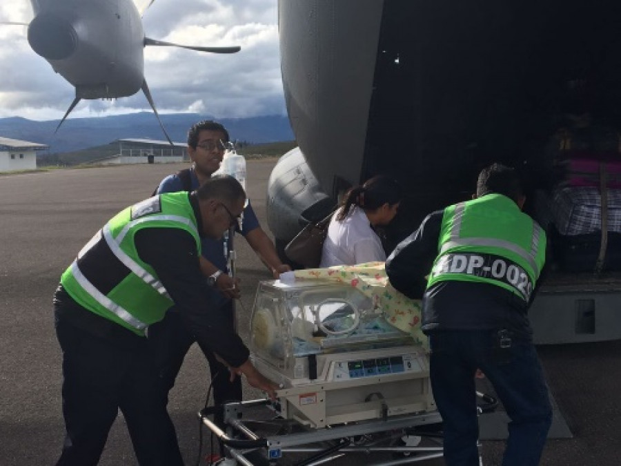 Spartan trasladando a recién nacido desde Chachapoyas a Lima en medio del puente aéreo de la FAP. Foto: Ministerio de Defensa del Perú