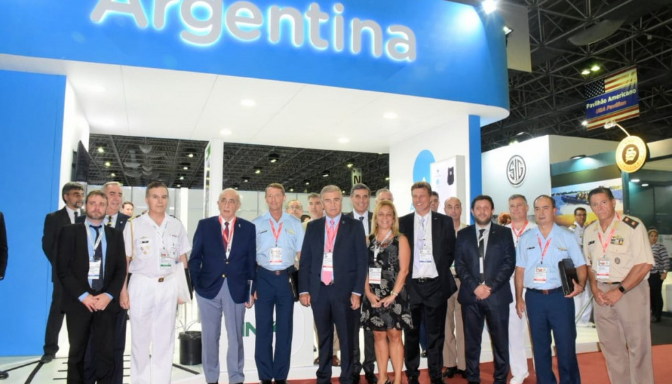 La visita de Oscar Aguad a los representantes argentinos en LAAD