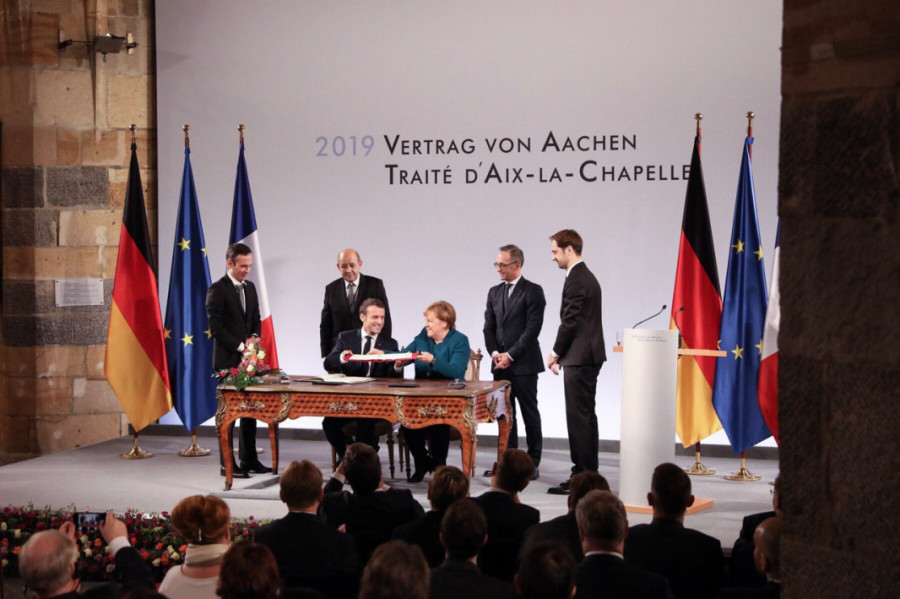 Firma del tratado franco-alemán. Foto: Élysée