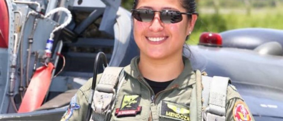 Capitán PA María Elena Mendoza Quan fue la primera mujer piloto en Centroamérica certificada para volar el Cessna A37 Dragonfly
