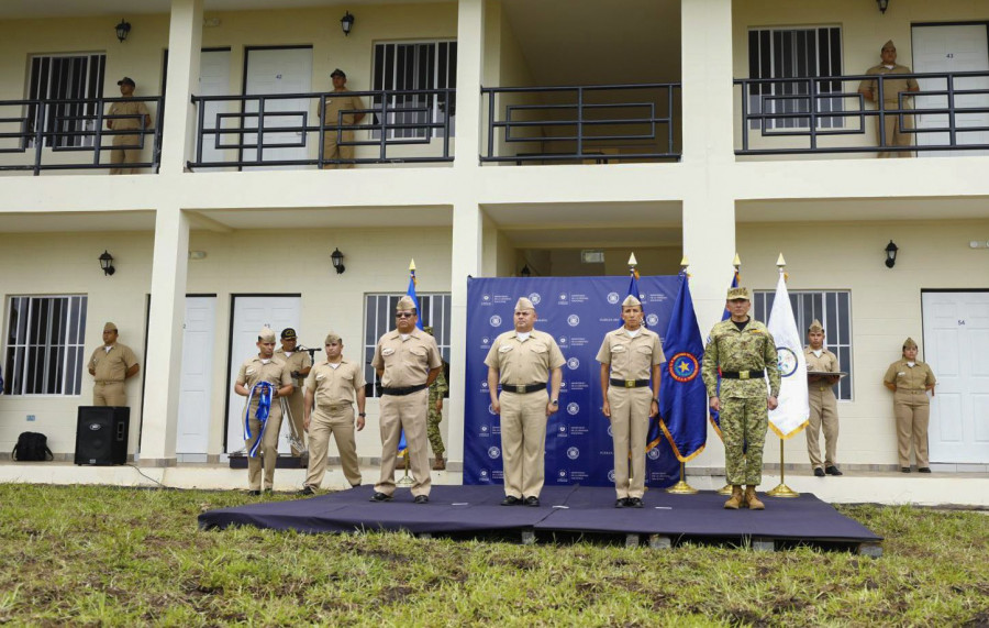 Marina de El Salvador invierte más de $229.000 en nuevas instalaciones de alojamiento para oficiales