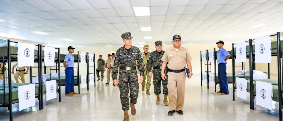 Ministro de Defensa de El Salvador por nuevas instalaciones para marinos en La Unión.jpeg 2