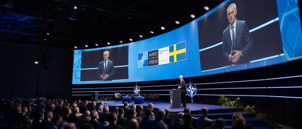 Jens Stoltenberg interviene en el foro OTAN Industria celebrado en octubre de 2023 en Suecia. Foto. OTAN
