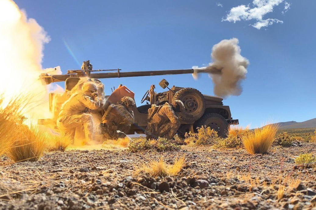 Disparo de pieza M 40A1 de la Compañía Antiblindaje de la Brigada Motorizada N°1 Calama en el ejercicio Centinela Andino Firma Ejército de Chile