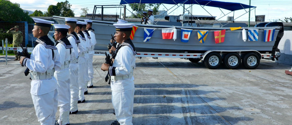 EEUU entrega a El Salvador dos botes de patrullaje remozados que fueron decomisados al narcotráfico