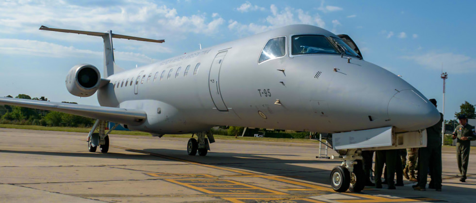 Argentina recibe su primer avión ERJ 140 LR (7)