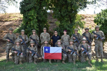 Integrantes del equipo de la Escuela Militar que participarán en Sandhurst 2024 Firma Ejército de Chile