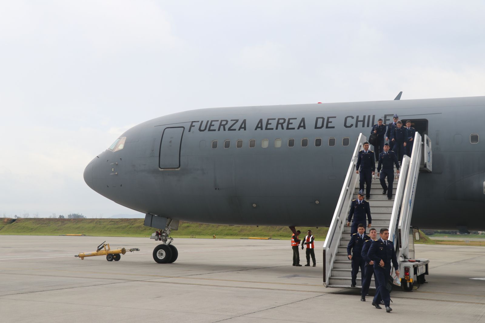 Cadetes de la FACh conocen al IAI Kfir de la Fuerza Aérea Colombiana