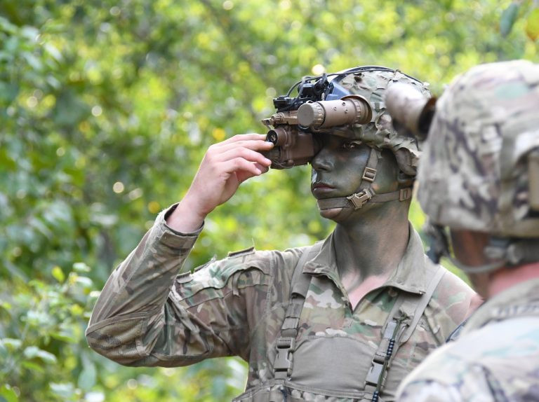 Las sorprendentes gafas de visión nocturna del ejército estadounidense -  Sport