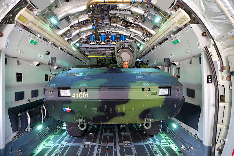 Por dentro do KC-390: a maior joia da Embraer