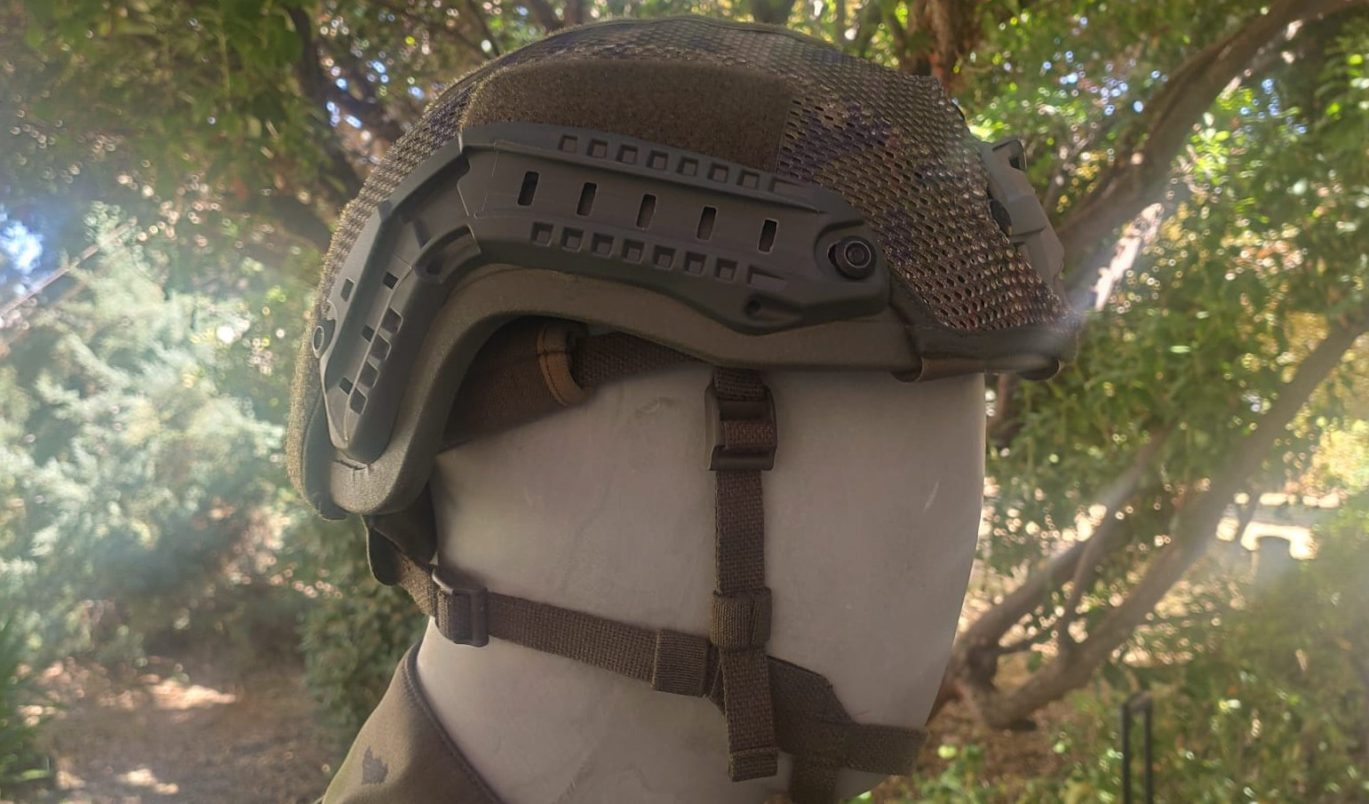 Casco militar - operación marítima