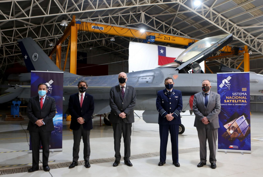 Ceremonia de la firma del acuerdo del programa espacial en Antofagasta. Foto Ministerio de Defensa