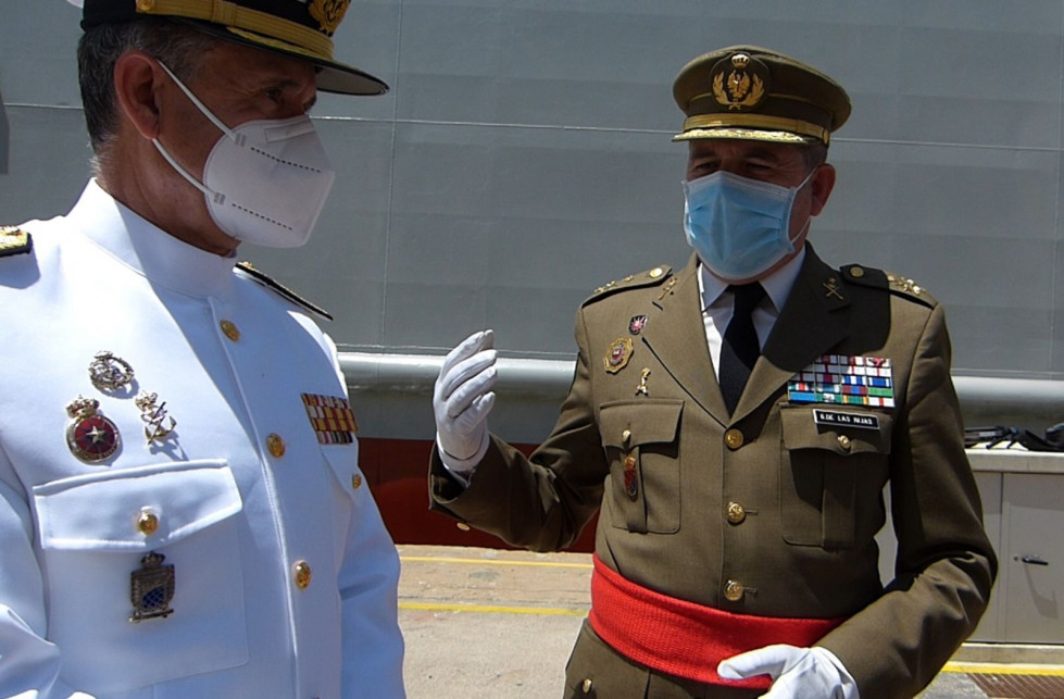 El teniente general García y García de las Hijas MALE junto al almirante Rosique Roca AJAL. Foto Ginés Soriano Forte  Infodefensa.com