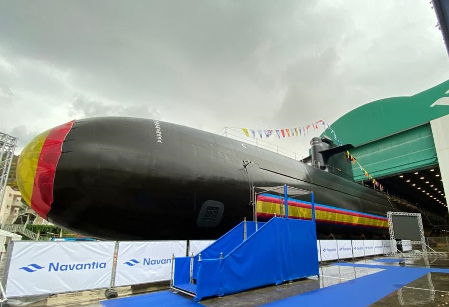 El submarino S-81 Isaac Peral engalanado en la antegrada. Foto Ginés Soriano ForteInfodefensa.com