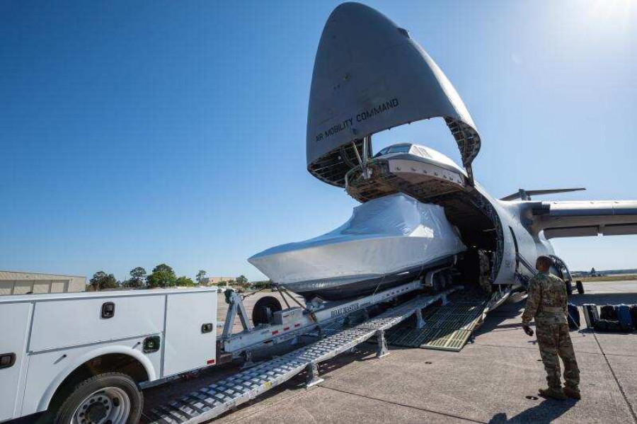 Los botes fueron transportados a Guatemala por un C-5 Galaxy. Foto Aduanas y Protección de Fronteras de EE.UU.