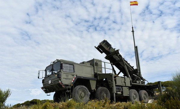 Preparativos para el lanzamiento del misil Patriot. Foto Ejército de Tierra