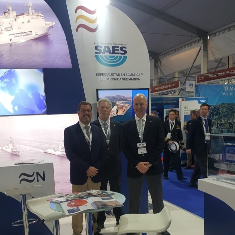 Adolfo Hernández derecha junto al equipo de especialistas de SAES en Exponaval 2018. Foto: SAES