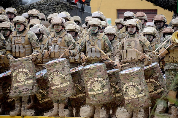 Parada militar en conmemoración del 208 aniversario del Ejército de Bolivia. Foto: Agencia Boliviana de Información.