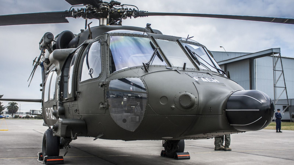 Black Hawk frente al hangar del Grupo de Mantenimiento de la IIª Brigada Aérea de la FACh. Foto: Issan Valenzuela