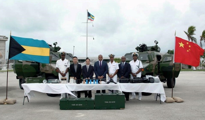 Acto de entrega de los vehículos blindados 4x4 Tiger China de las Fuerzas de Defensa de las Bahamas. Foto: Royal Bahamas.