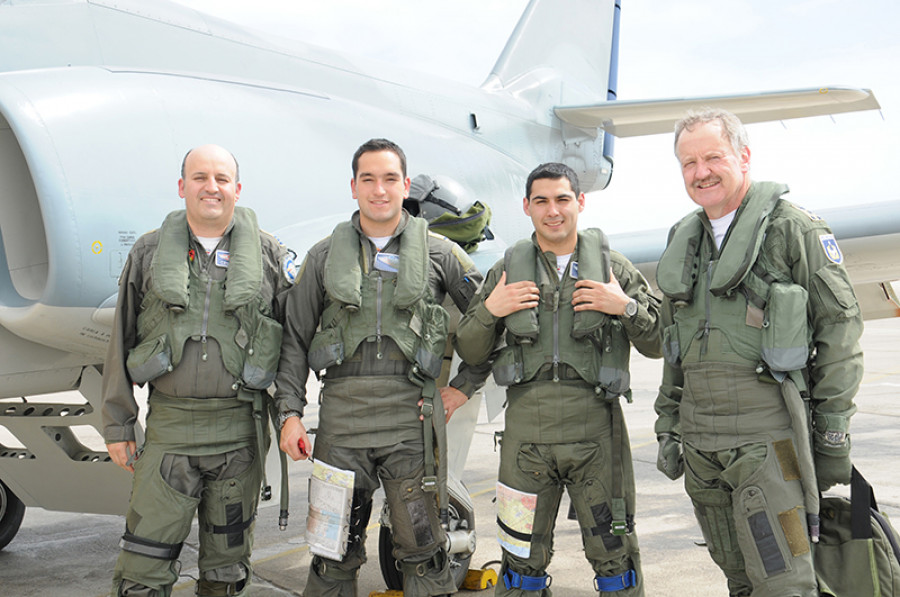 Pilotos de guerra egresados del Curso Táctico de Combate de la FACh. Foto: FACh.