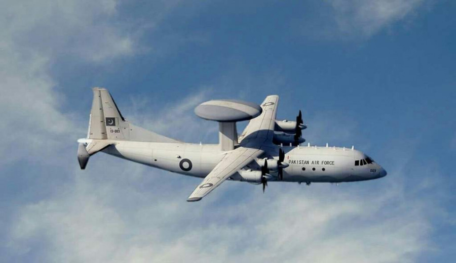 Radar CETC AWACS ZDK-03 montado en un Shaanxi Y-9 de la Pakistan Air Force. Foto: PAF.