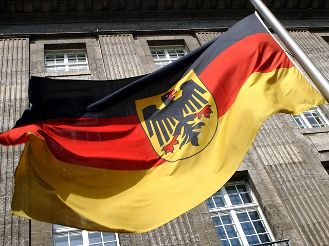 Bandera alemana en la sede del Ministerio de Defensa del país. Foto: Ministerio de Defensa de Alemania