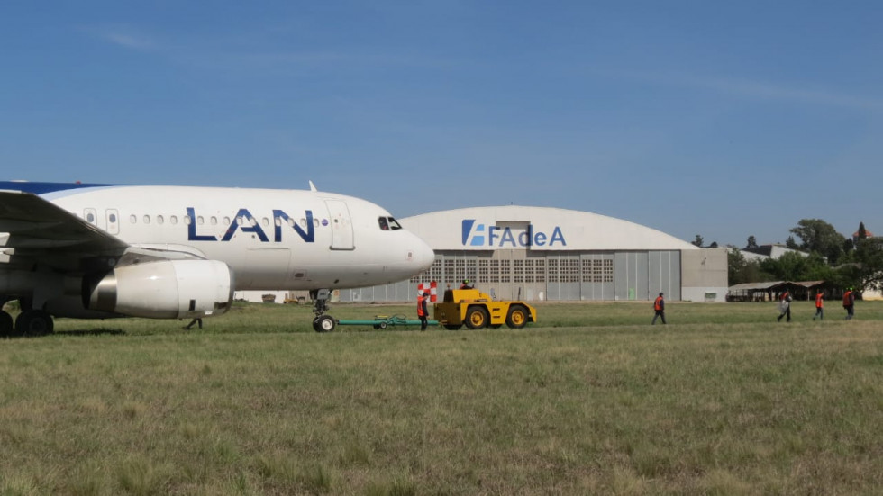 Un avión de Latam en FAdeA. Foto: FAdeA