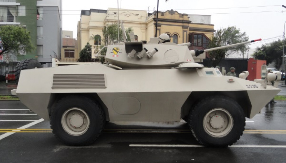 Vehículo blindado Fiat OTO Tipo 6616 del Ejército del Perú en la Parada Militar 2011. Foto: Peter Watson