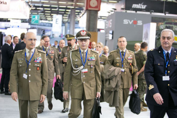 Visitantes militares en Eurosatory. Foto: Eurosatory