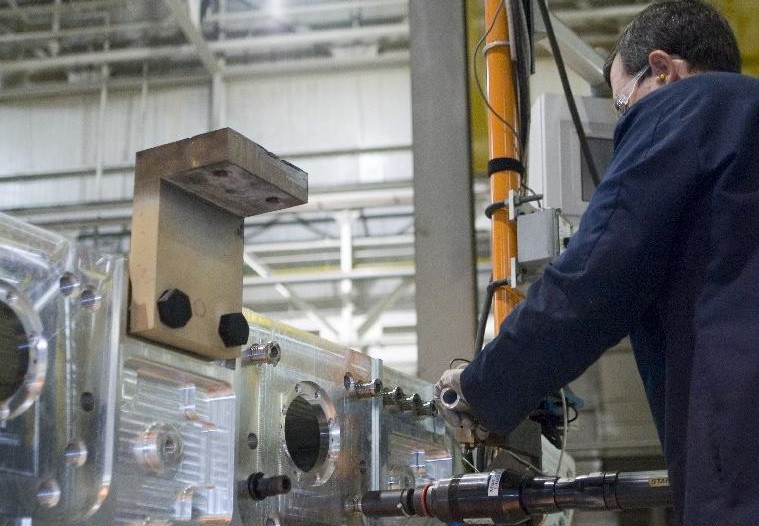 Trabajo en una planta de General Dynamics. Foto: General Dynamics