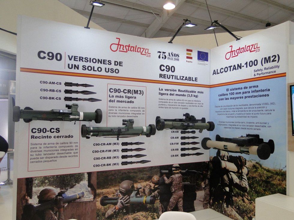 El Alcotan-100 M2 y el C90 centraron las miradas en el stand de Instalaza durante Fidae 2018. Foto: Nicolás García Infodefensa.com