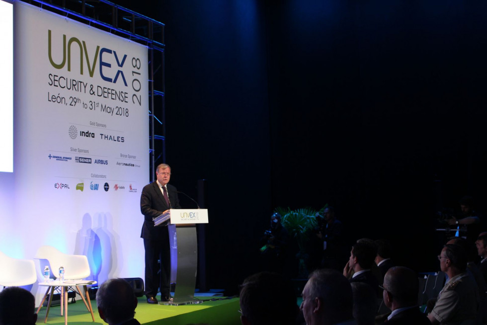 El alcalde de Léon, Antonio Silván, en la clausura de UNVEX. Foto: Infodefensa.com