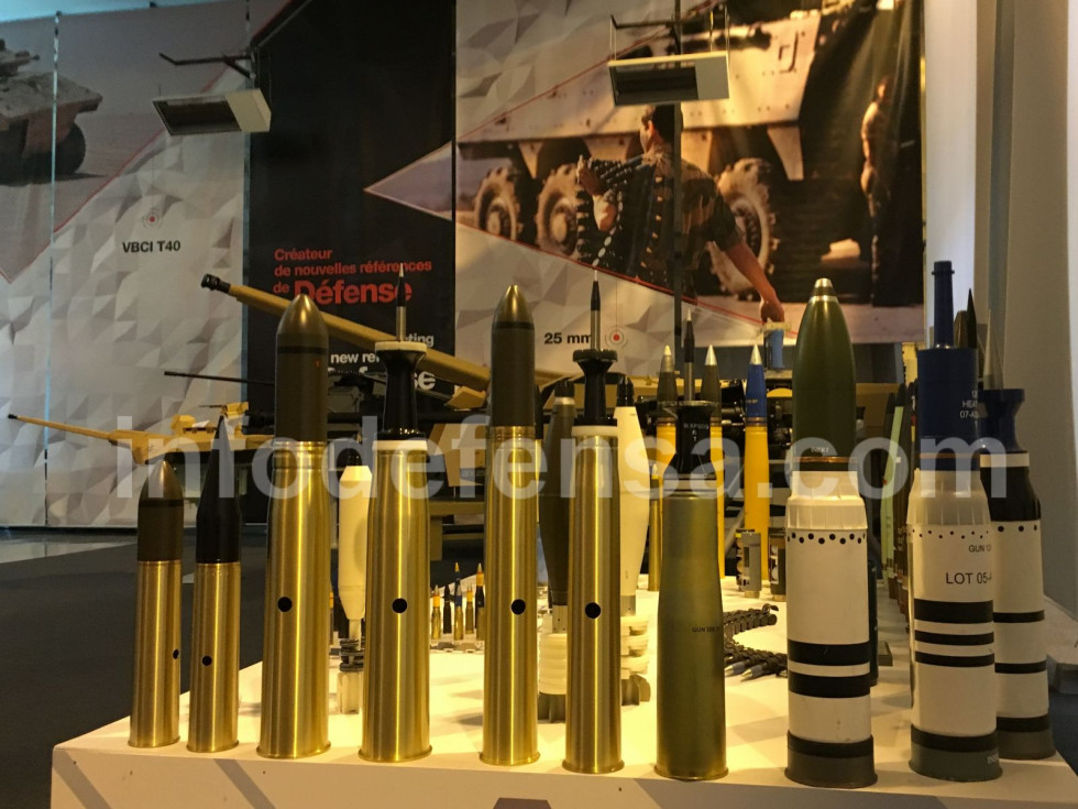 Exhibición de material militar de la compañía Nexter en Francia. Foto: Ginés Soriano Forte  Infodefensa.com