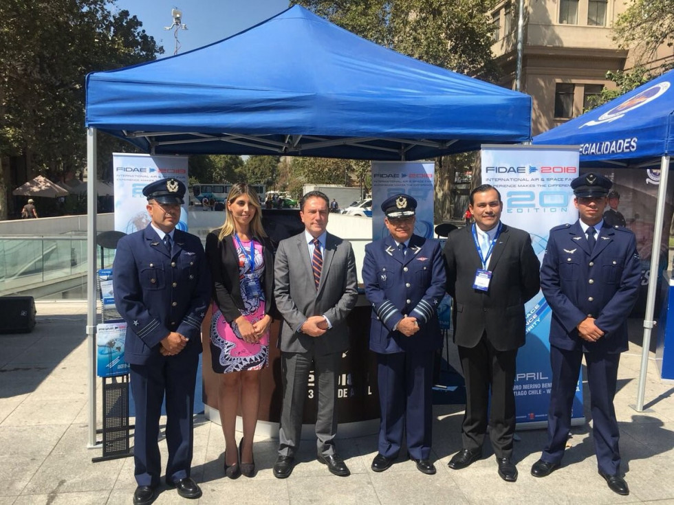 Las autoridades inaugurando el mes del Aire y promocionando Fidae. Foto: N.A. Pérez Ávila.