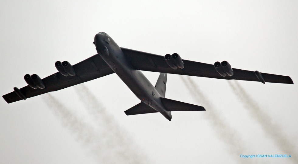 Pasada del B-52H en FIDAE 2016 Foto: Issan Valenzuela