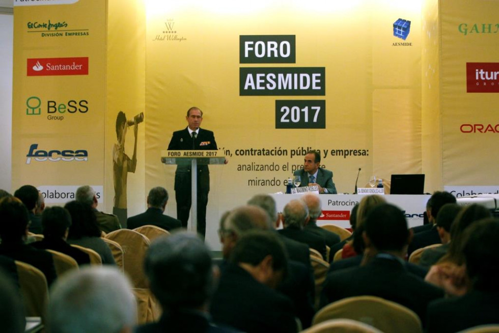 El contraalmirante González-Aller en su intervención durante el Foro Aesmide. Foto: Aesmide.