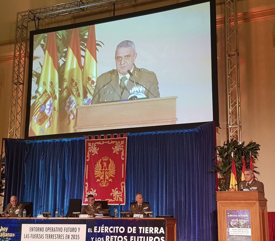 El general Francisco J. Varela en la clausura de las jornadas. Foto: Ejército de Tierra.