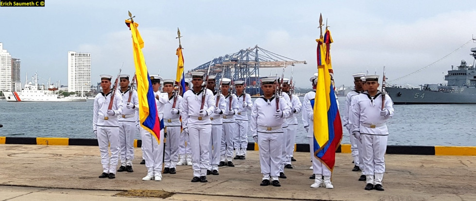 Marinos colombianos en formación.