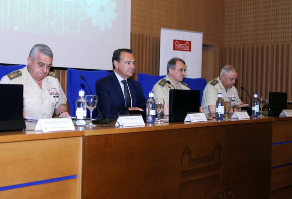 Mesa inaugural de la jornada Ejército-Empresas. Foto: Ejército de Tierra