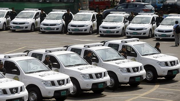 Patrulleros de la Policía Nacional tipos camionetas pick up 4x2 y sedanes compactos. Foto: Ministerio del Interior del Perú.