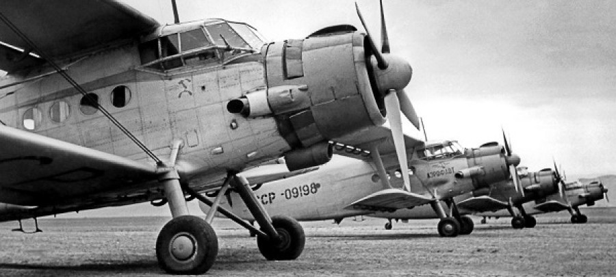 Línea de vuelo de aviones An-2 con matrículas soviéticas. Foto: Antonov.