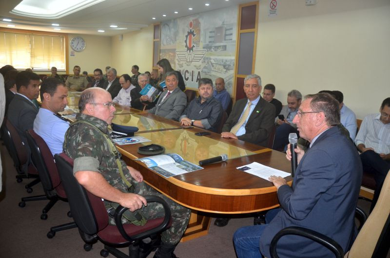 Anastacios Apostolos Dagios recebeu o general-de-divisão Luiz Carlos Pereira Gomes COTER. Foto: ACIA